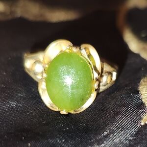 VINTAGE NEPHRITE JADE 1OK GOLD PLATED RING UNKNOWN BRAND & SIZE EASY REMOVEABLE